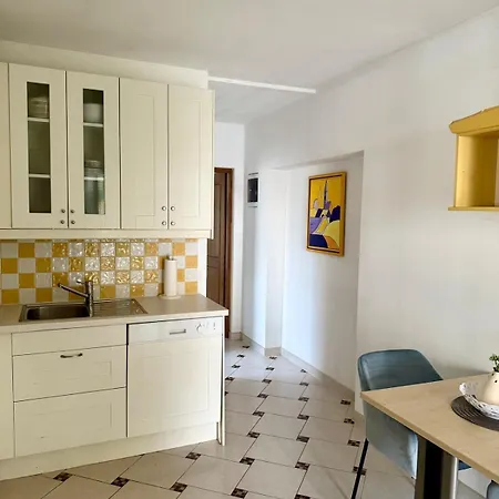 Διαμέρισμα Cozy Seaside Apartment, -2