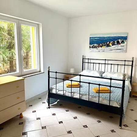 Διαμέρισμα Cozy Seaside Apartment, -2 *