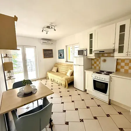 Cozy Seaside Apartment, -2 Appartement *