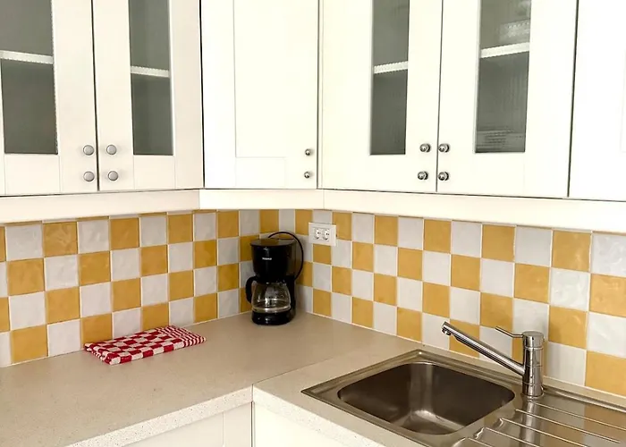 Апартаменти Cozy Seaside Apartment, -2 Пореч