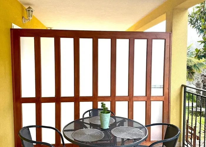 Cozy Seaside Apartment, -2 *