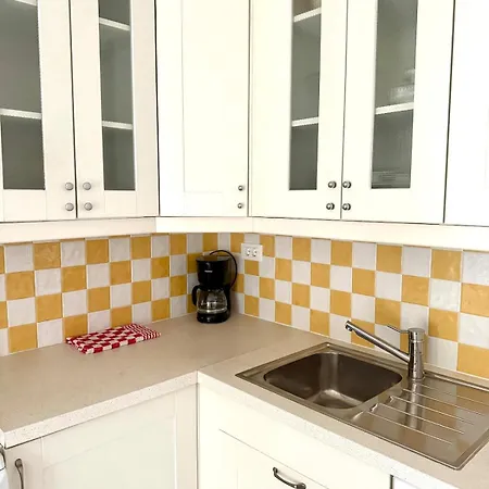 Apartment Cozy Seaside Apartment, -2 Porec